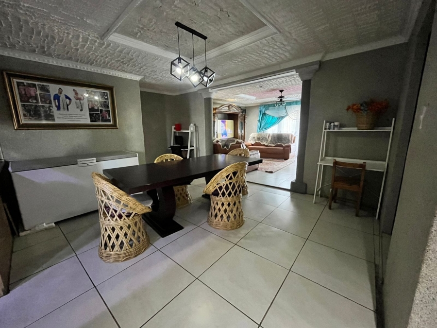 5 Bedroom Property for Sale in Mdantsane Eastern Cape